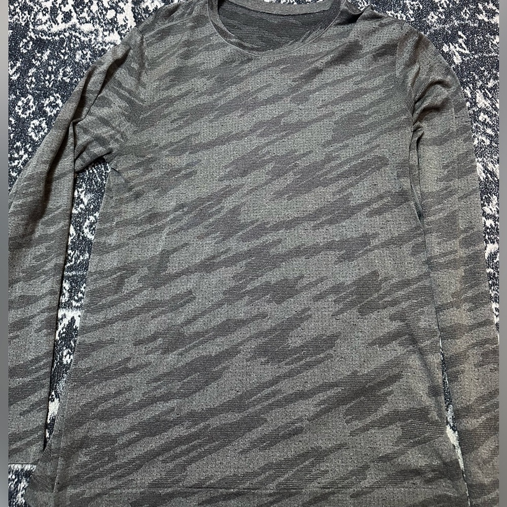 Lululemon Metal Vent Breathe Long Sleeve (Scatter Surface Black)